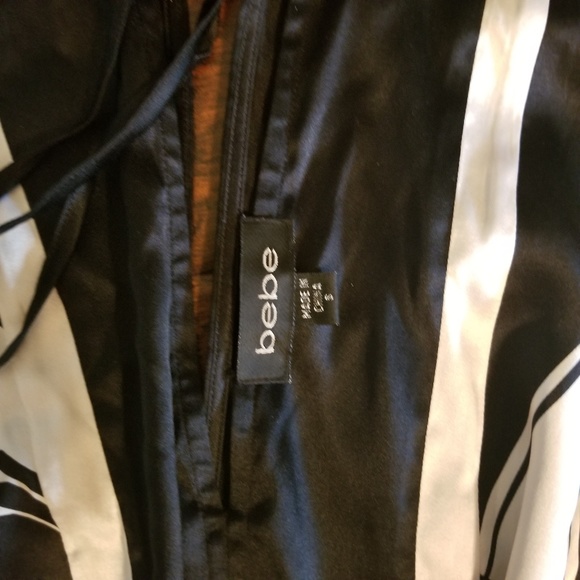 👚Cute Banded Waist BEBE Top👚 - Picture 2 of 4